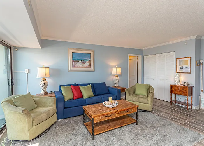 2 Bedroom With Ocean Views & Outdoor Pool!