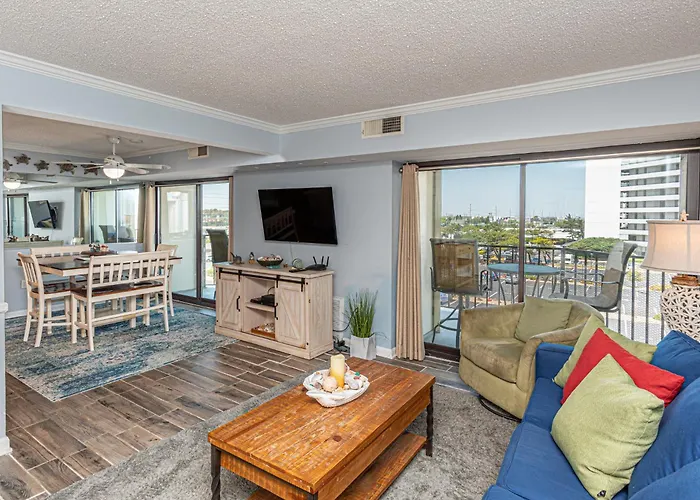 2 Bedroom With Ocean Views & Outdoor Pool! *