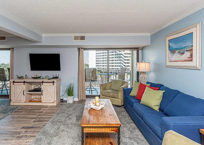 2 Bedroom With Ocean Views & Outdoor Pool! Holiday home *