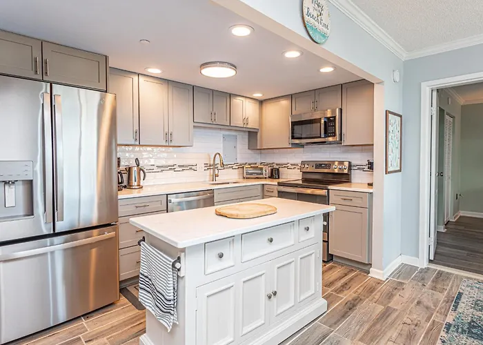 2 Bedroom With Ocean Views & Outdoor Pool! Ocean City
