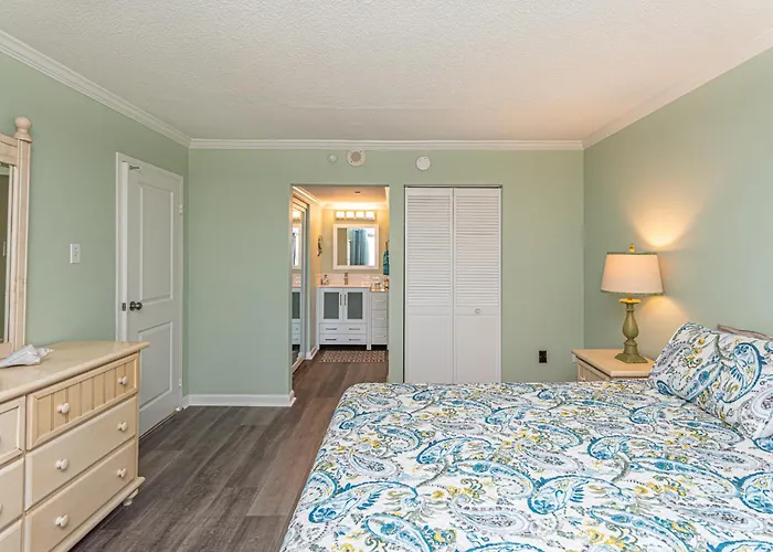 2 Bedroom With Ocean Views & Outdoor Pool! *