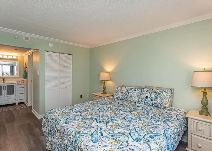2 Bedroom With Ocean Views & Outdoor Pool! Holiday home Ocean City