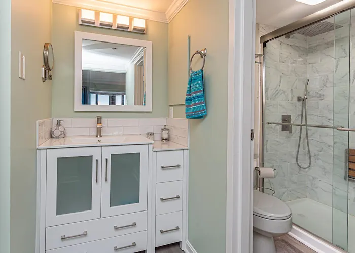 2 Bedroom With Ocean Views & Outdoor Pool! *