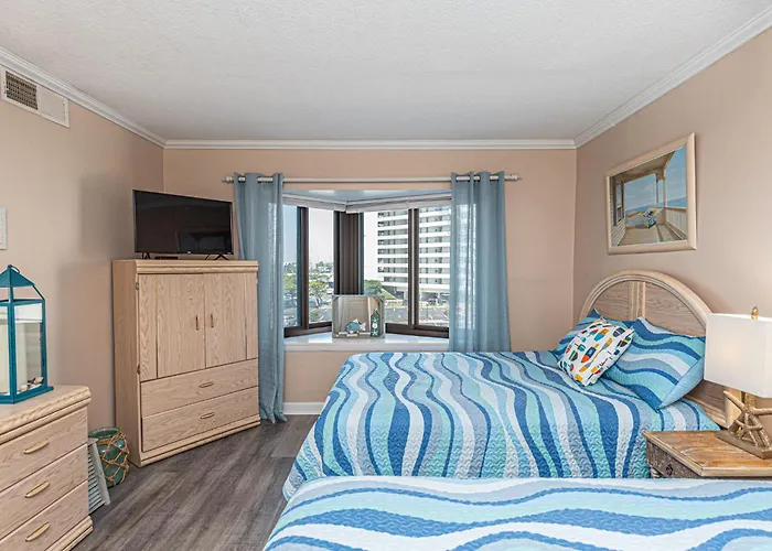 2 Bedroom With Ocean Views & Outdoor Pool!