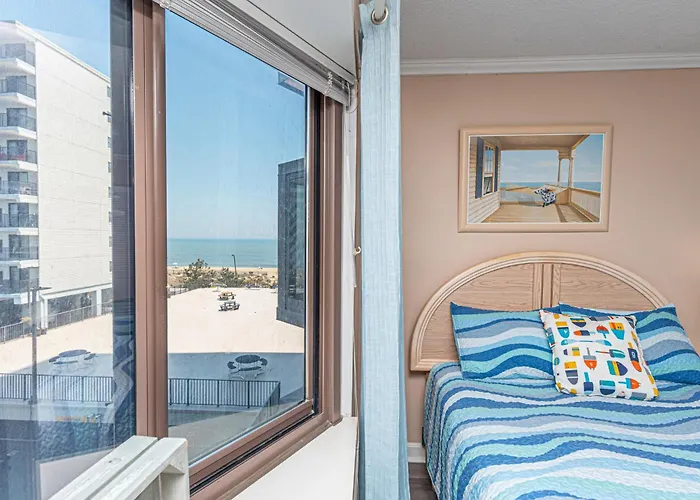 2 Bedroom With Ocean Views & Outdoor Pool! Ocean City