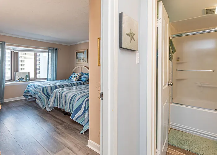 Holiday home 2 Bedroom With Ocean Views & Outdoor Pool! *