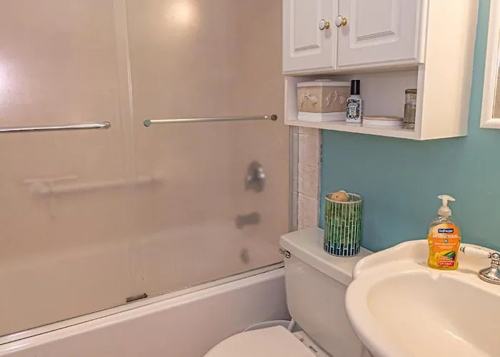 Holiday home 2 Bedroom With Ocean Views & Outdoor Pool! *