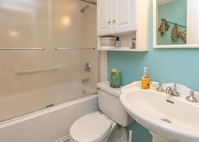 2 Bedroom With Ocean Views & Outdoor Pool!