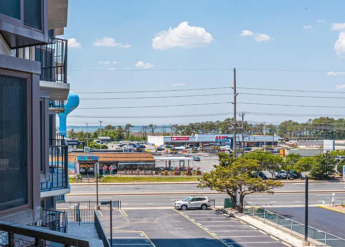 Holiday home 2 Bedroom With Ocean Views & Outdoor Pool! Ocean City