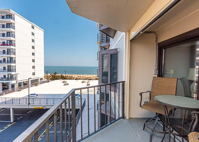 2 Bedroom With Ocean Views & Outdoor Pool! Ocean City