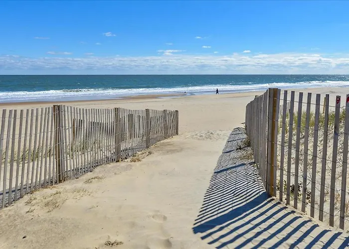 2 Bedroom With Ocean Views & Outdoor Pool! Holiday home Ocean City